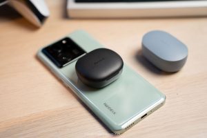 Xiaomi 13T milik wireTeam bersama Redmi Buds 4 Lite dan Redmi Buds 3 Essentials.