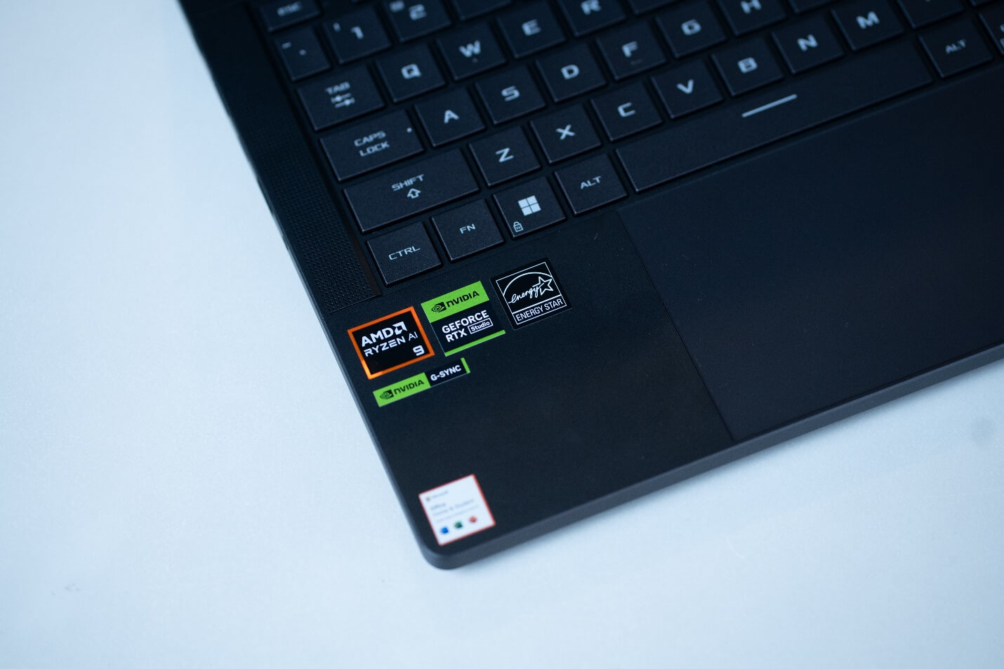 Spesifikasi yang gahar menemani performa dari ASUS ROG Zephyrus G14 2024 ini.