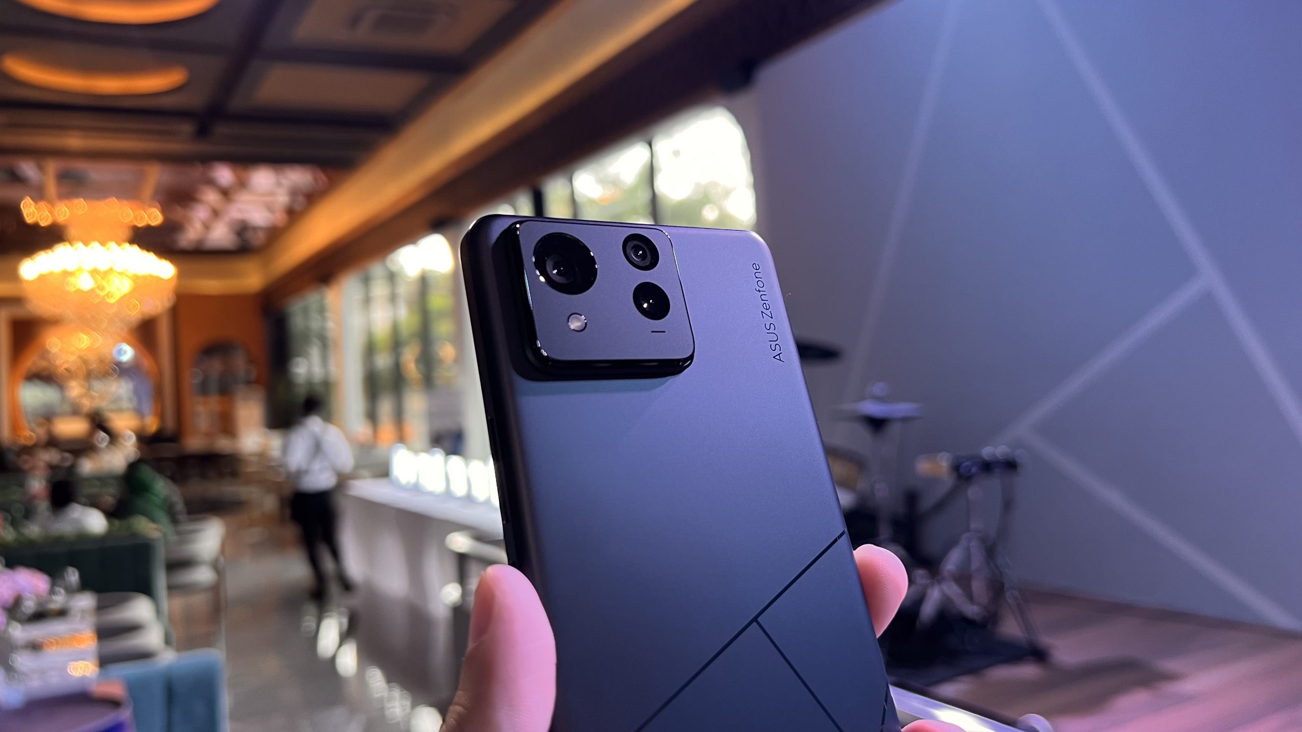 Camera System ASUS Zenfone Series kembali hadir dengan 6-Axis Hybrid Gimbal Stabilizer.
