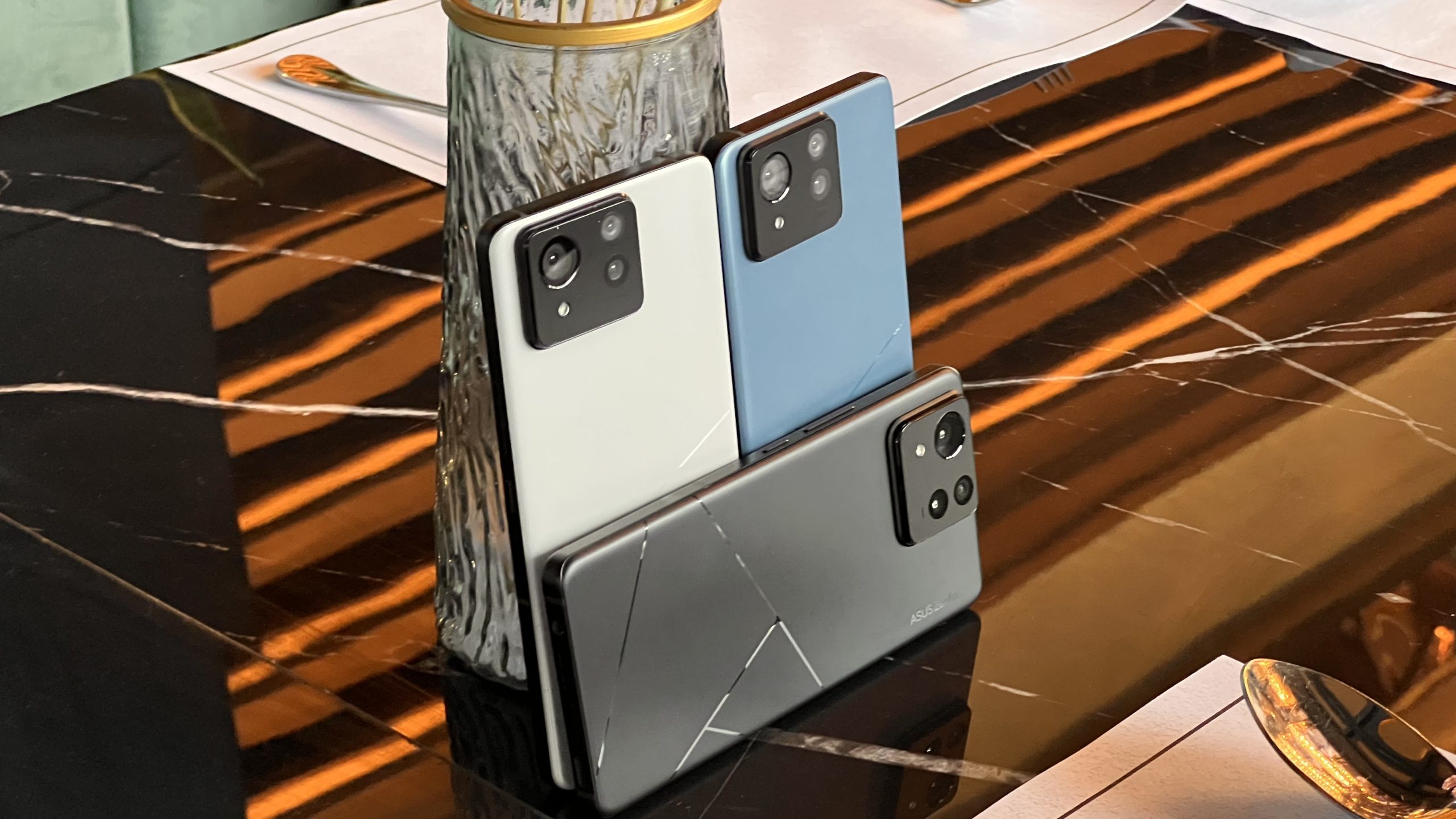 Ketiga opsi warna yang tersedia dari ASUS Zenfone 11 Ultra.