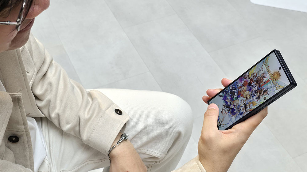  Main game anti ngelag berkat prosesor tangguh di layar cover screen Galaxy Z Fold6