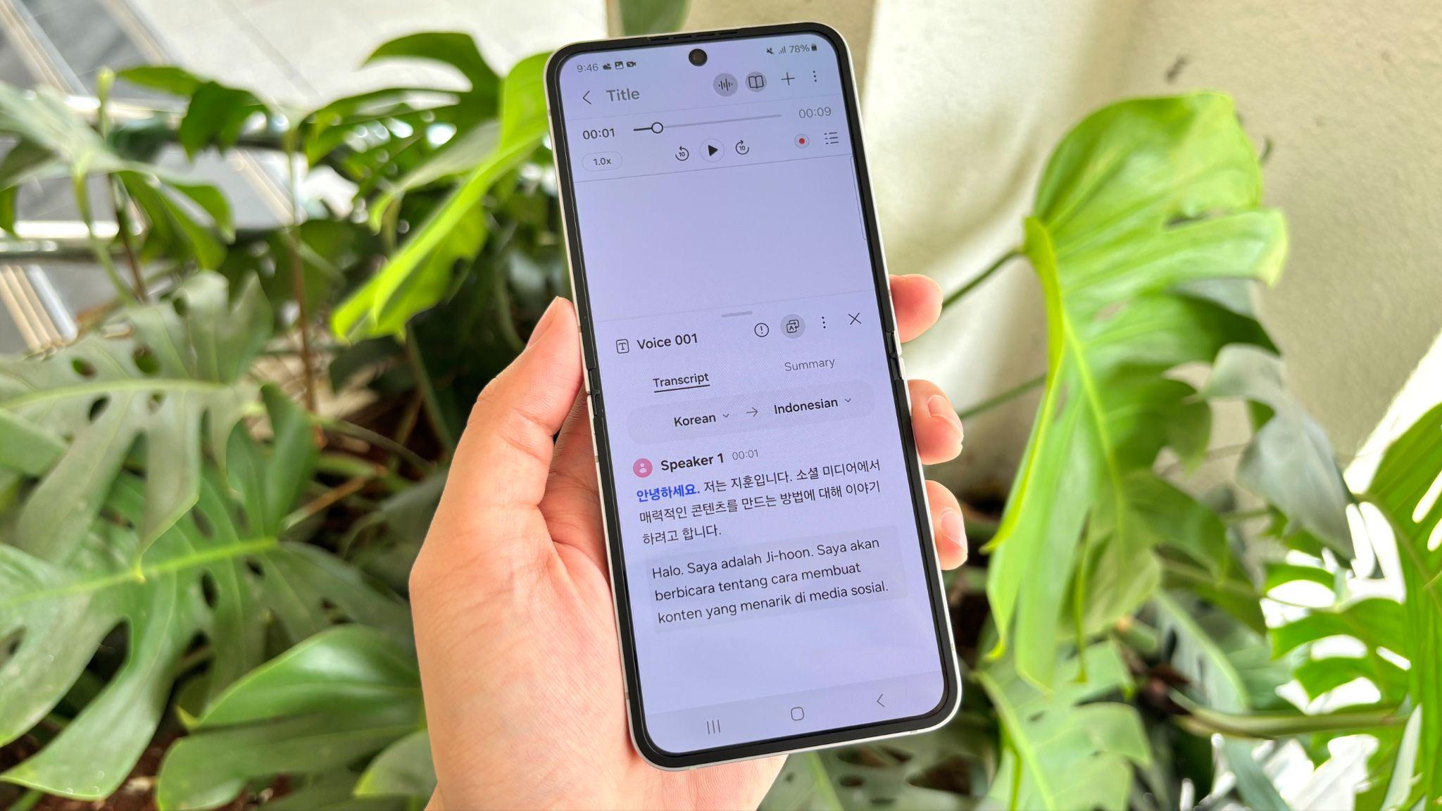 Ubah percakapan menjadi teks dengan fitur  Transcript Assist pada Notes  di Galaxy Z Flip6 untuk menghemat waktu