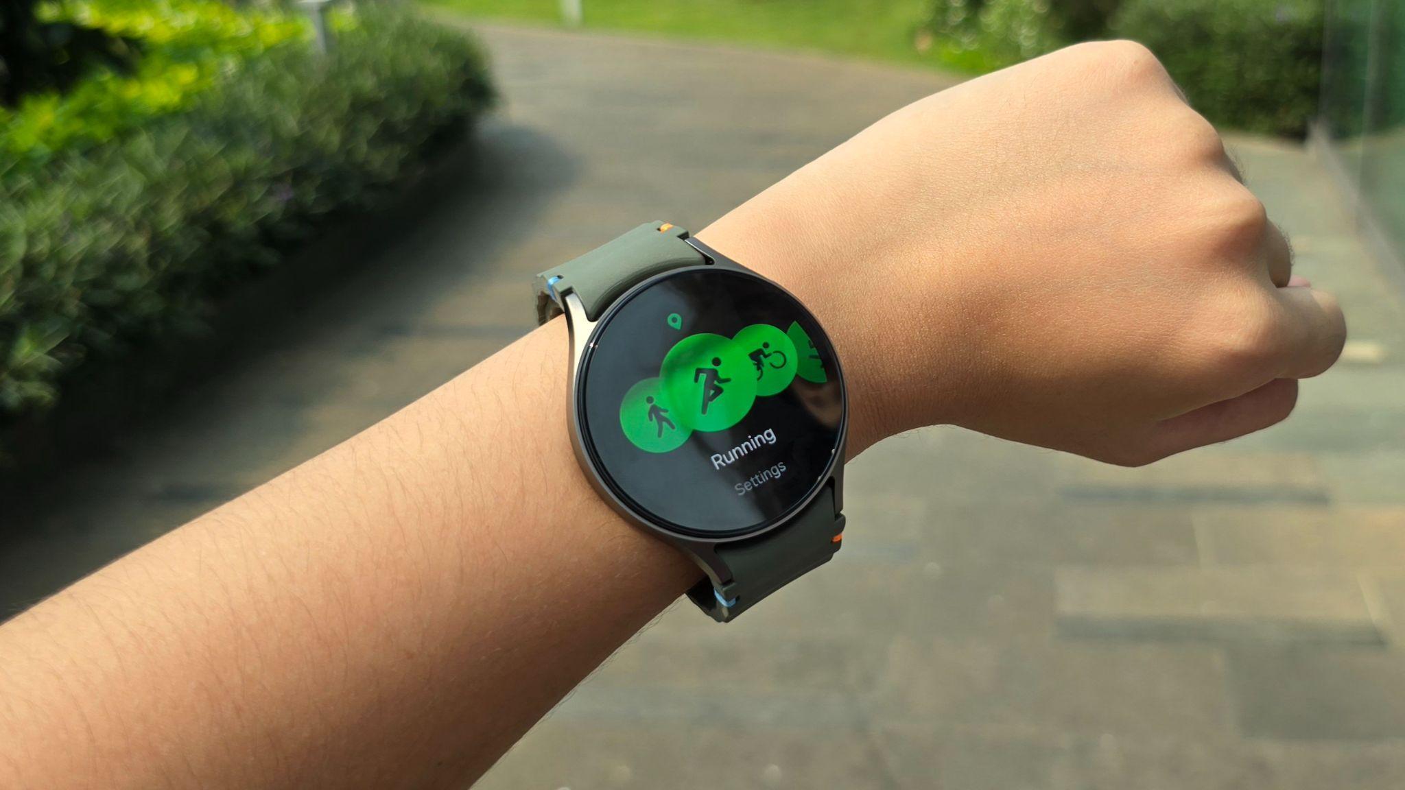 Pilih jenis olahraga favorit dan track progress harian kamu secara akurat dengan fitur 101 workout mode