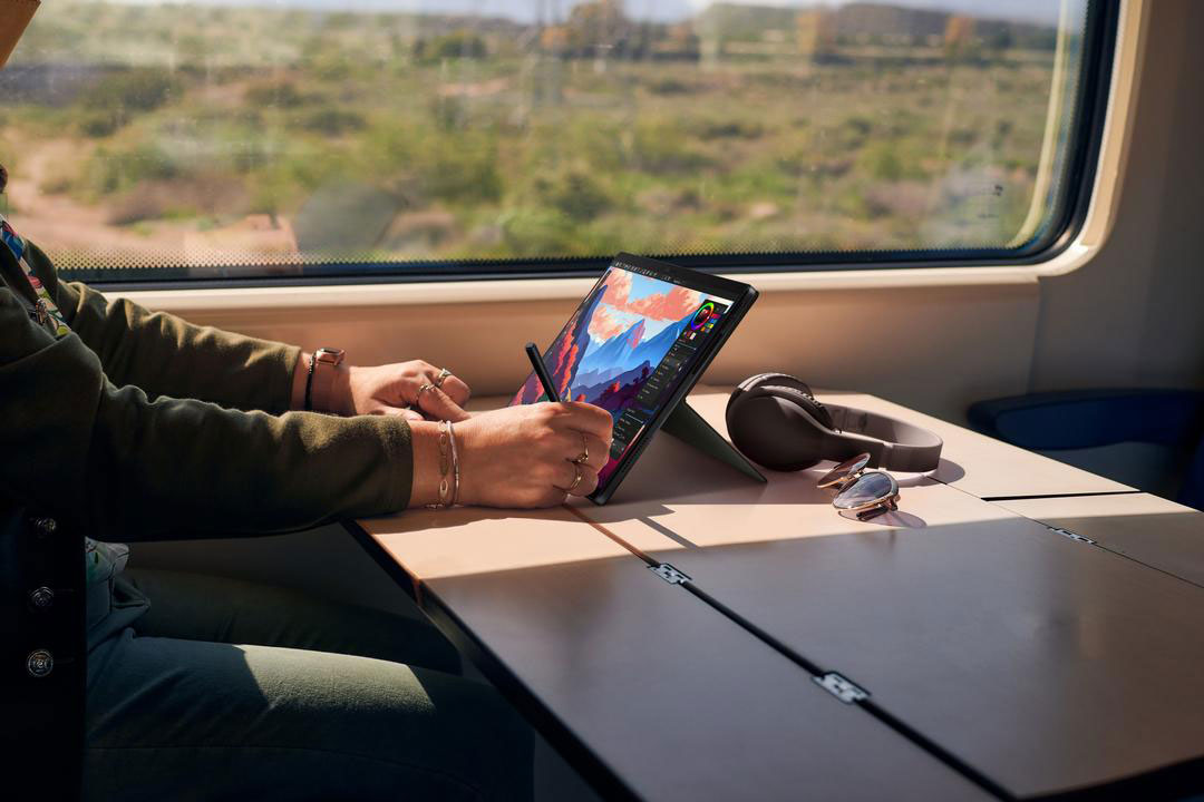 ASUS ProArt PX13 menjadi tablet ProArt yang powerful ditenagai oleh Qualcomm Snapdragon X Plus.