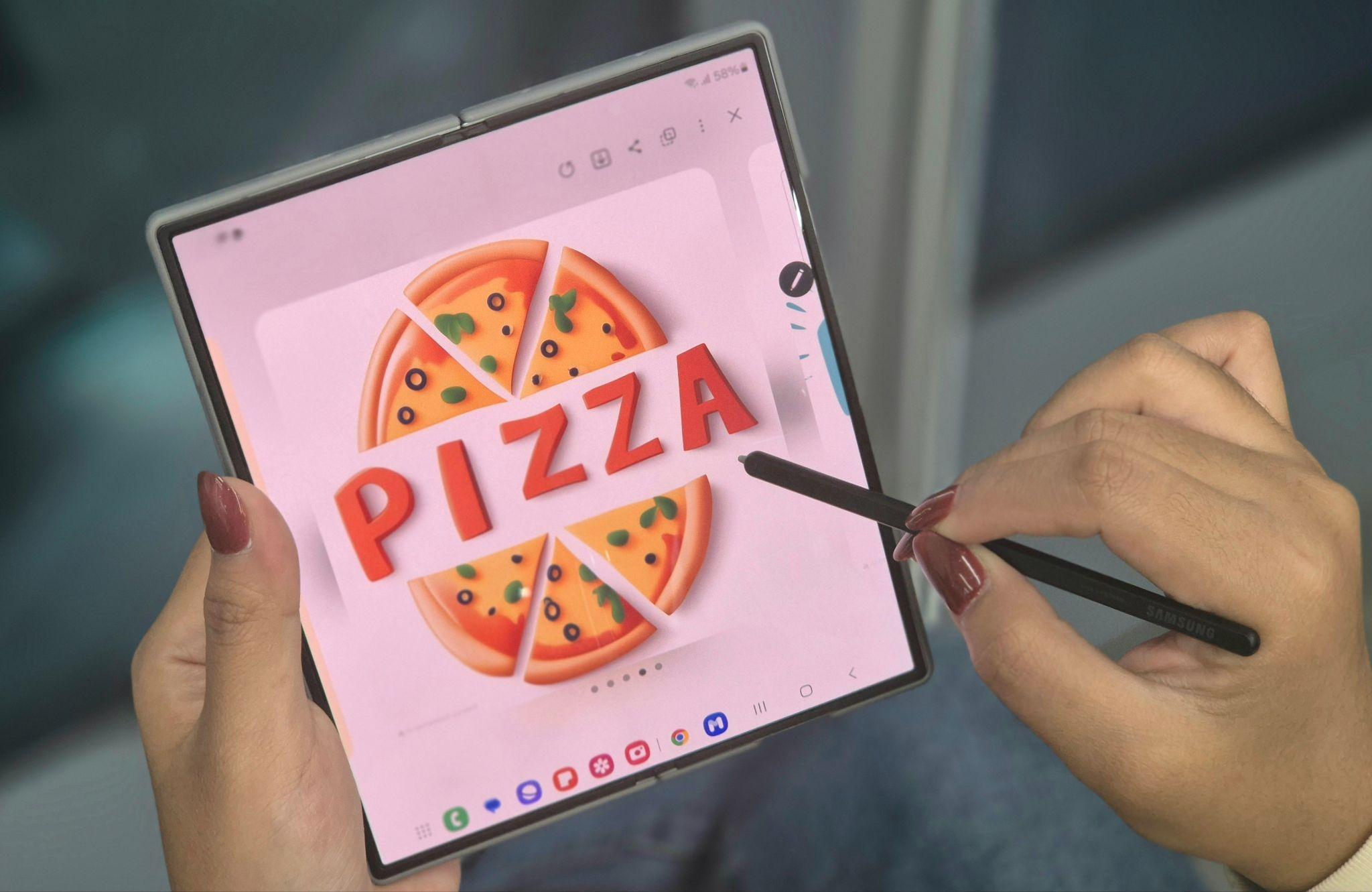 Contoh hasil ide kreatif saat membuat logo yang disempurnakan menggunakan Sketch to Image di Galaxy Z Fold6