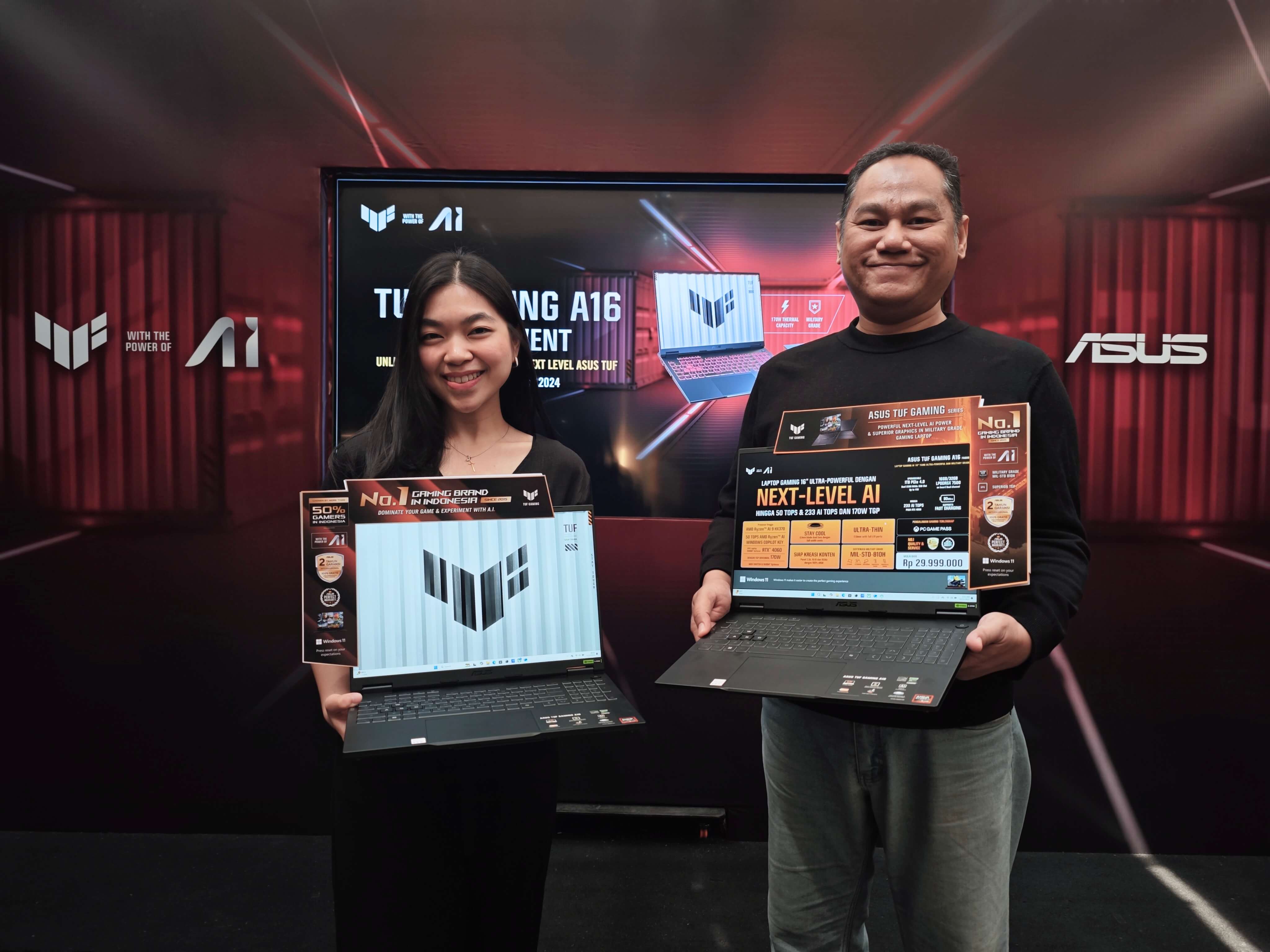 Kiri ke Kanan Jovani Shaloom, Public Relations ASUS Indonesia dan Muhammad Firman, Head of Public Relations ASUS Indonesia