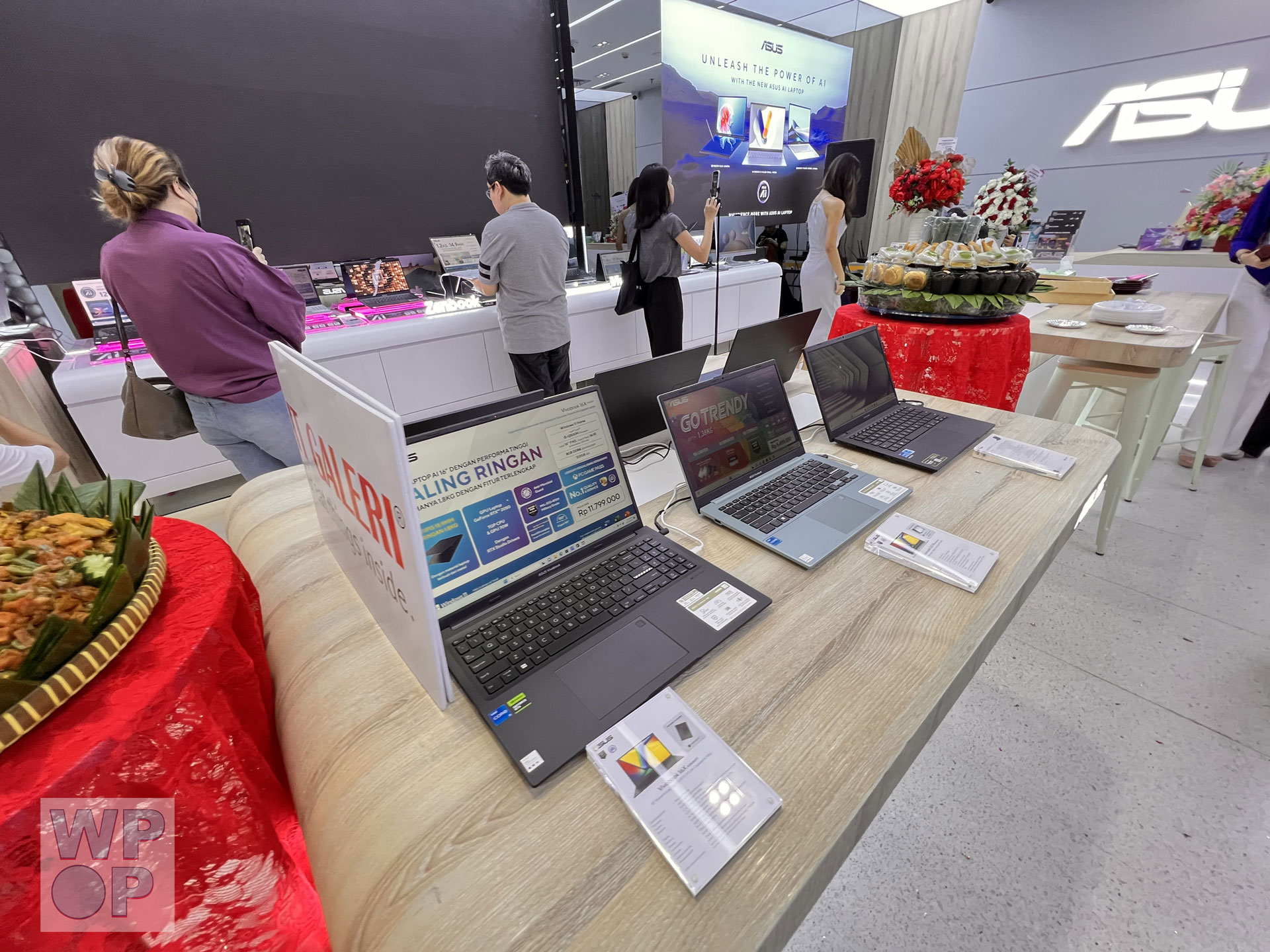 ASUS Experience Store (AES) menjadi pusat informasi terlengkap untuk produk-produk teranyar ASUS Indonesia.