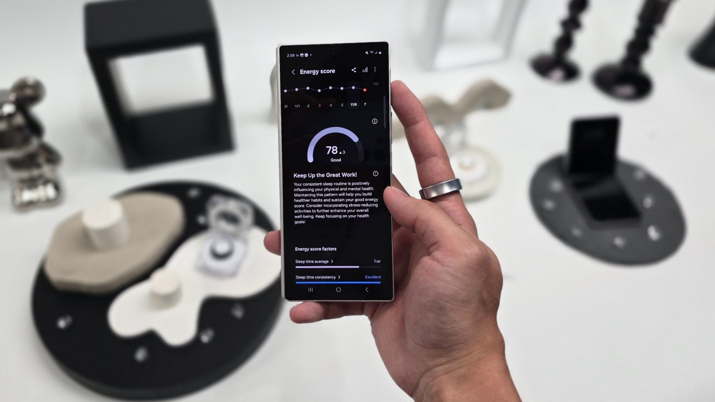 Dilengkapi teknologi AI, Galaxy Ring memudahkan pengguna dalam mengukur tingkat kebugaran melalui Energy Score.