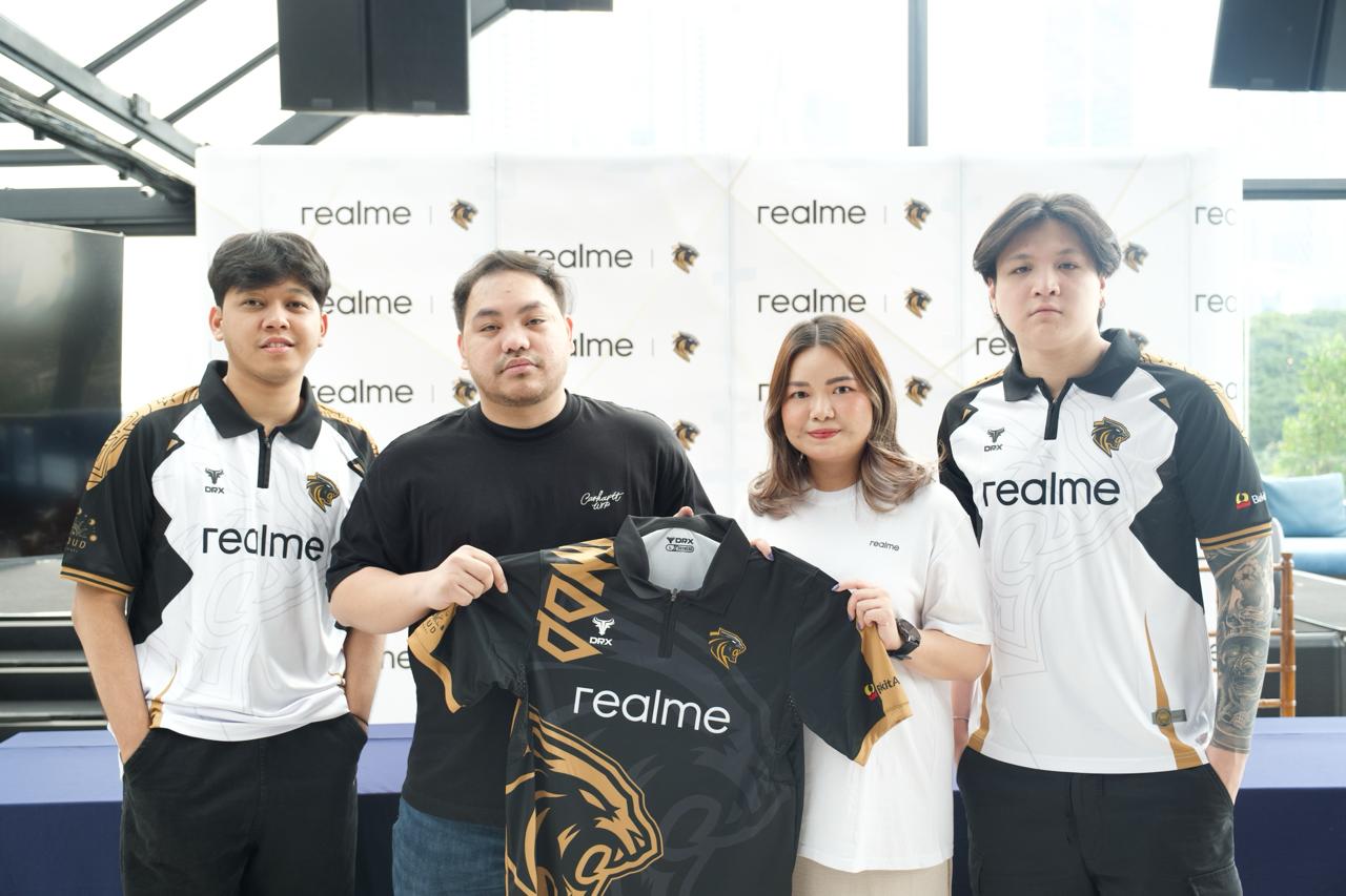 (Ki-Ka: eL - Dominator Esports, Sergio Imanuel - CEO Dominator Esports, Krisva Angnieszca - Public Relations Lead realme Indonesia, CipengZ - Dominator Esports)