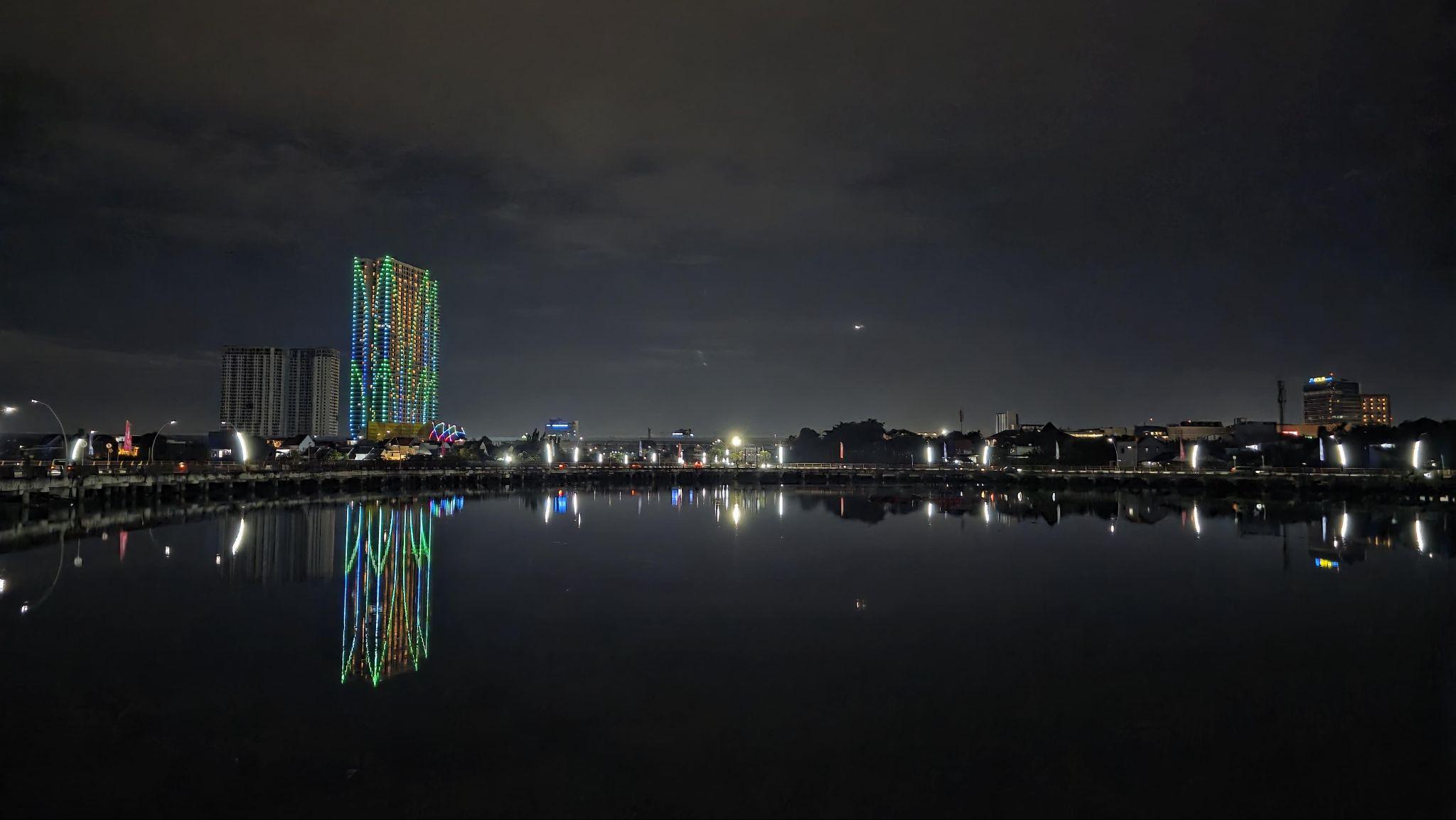 Tingkatkan hasil foto Nightography-mu pakai kamera 50MP Ultrawide Galaxy S25 Series