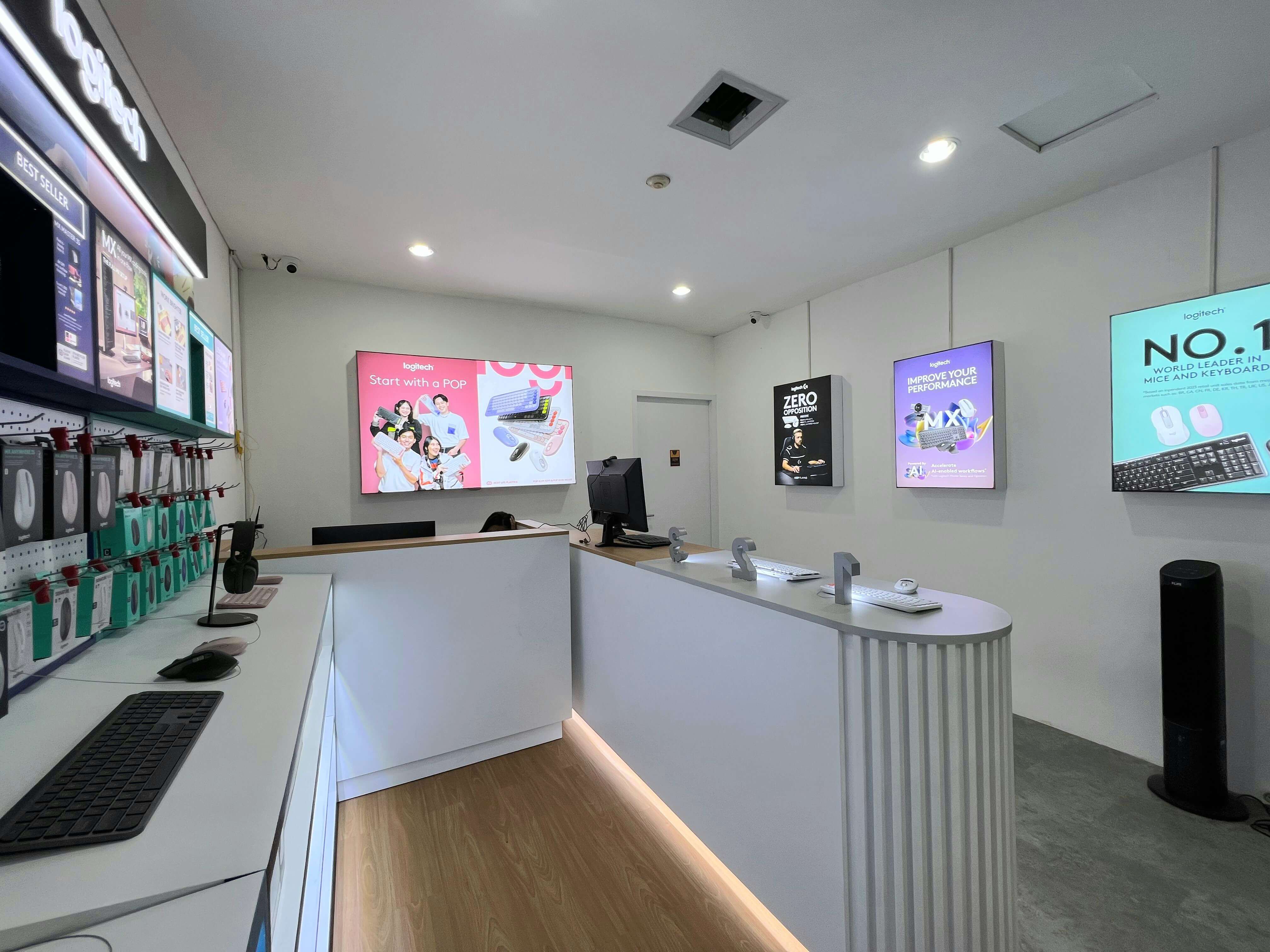 Dapatkan promo spesial dari Logitech selama masa pembukaan Logitech Brand Store terbaru ini.