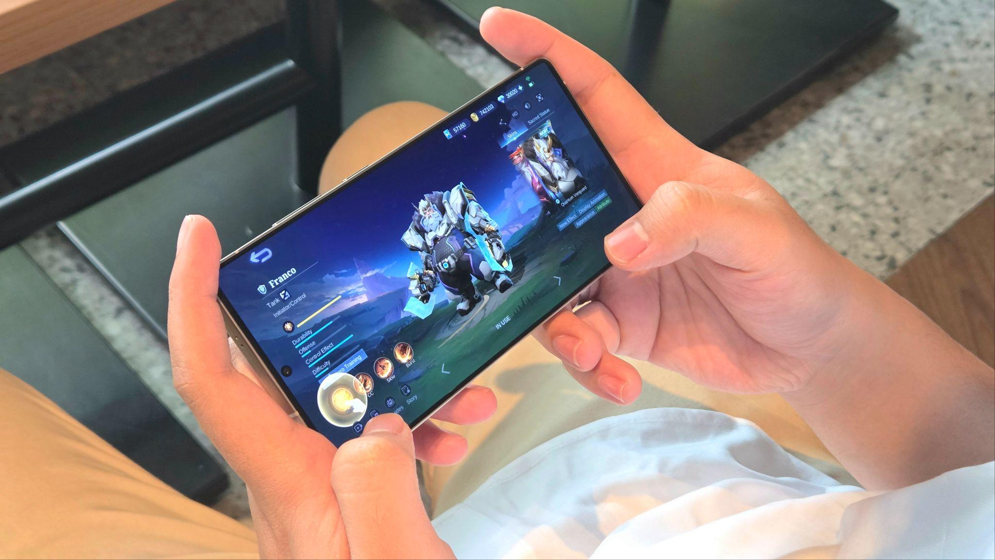 Atur strategi gameplay kamu pakai Hero andalan jadi lebih mulus berkat FPS yang stabil yang anti nge-lag