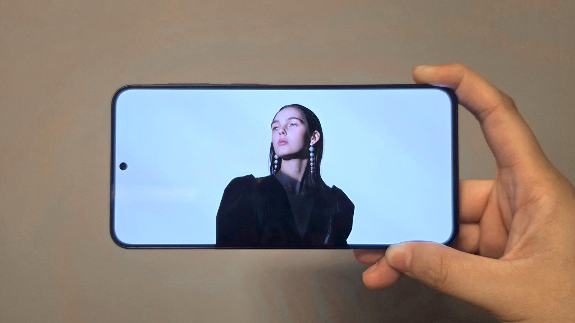 Galaxy A57 5G lebih tipis dan ringan tanpa mengurangi luas layar Galaxy A57 5G lebih tipis dan ringan tanpa mengurangi luas layar